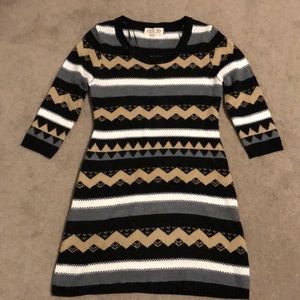 Sweater dress. 3/4 sleeve